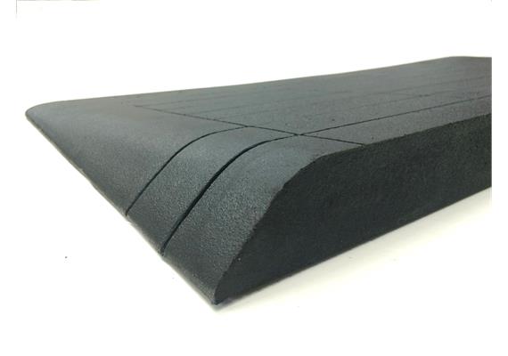 Rampe aus Gummi 30x900x236mm schräg schwarz (5kg)